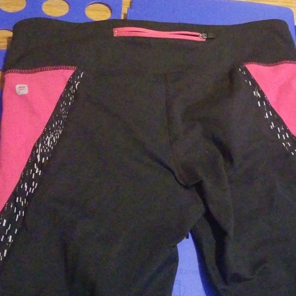 Fabletics capris - Picture 3 of 4
